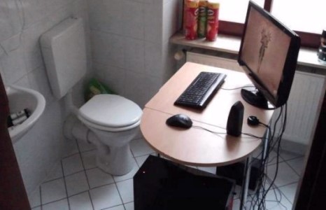 Та бас ингээд байж байгаа юм биш биз??