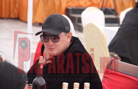 Номин талстын Батсүх халтуур хийсээр