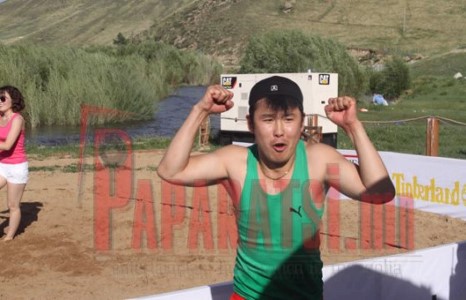 Жүжигчин Ууганбаяр эхнэрийнхээ үнэн ч хөгжөөн дэмжигч