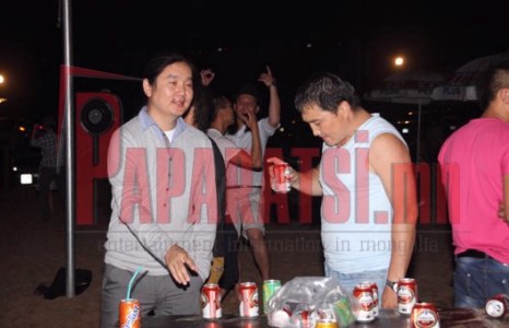  Хөгжимчин Байдраг “River beach”-д болсон шоу дээр