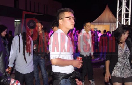 Хөтлөгч Учрал папараци дуранд