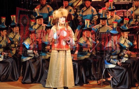  Сарантуяа шавьтайгаа дууллаа