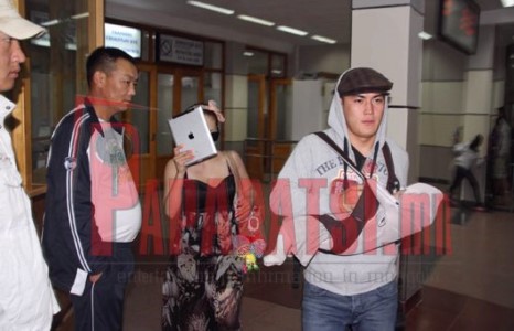 Гурван охины Анхмаа анх удаа нөхөр хүүхдийн хамт  “папараци”-д