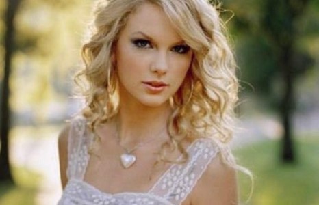 Тэйлор Свифт хамгаас баян болжээ