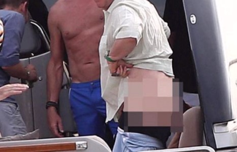 Элтон Жон дэггүйтжээ