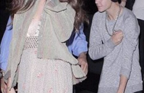 Жастин, Селена нар West Hollywood-д уригдав