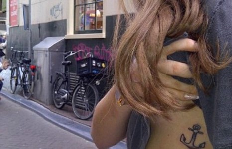 Лэди Гага “зангуу” шивүүлжээ