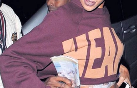  Рианна хөхнийхөө дор  бурхан шивүүлжээ