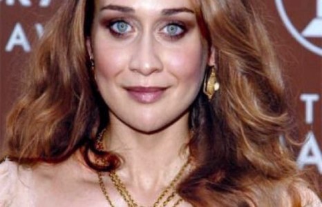 Дуучин Фиона Эппл баривчлагджээ