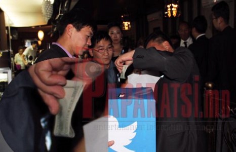  Жиргээчдийн цуглаанд БСШУЯ-ны сайд асан 100 доллар хандивлав