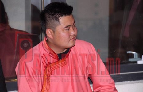 Төрмандахыг дээл чимсэн үү, чимүүлсэн үү