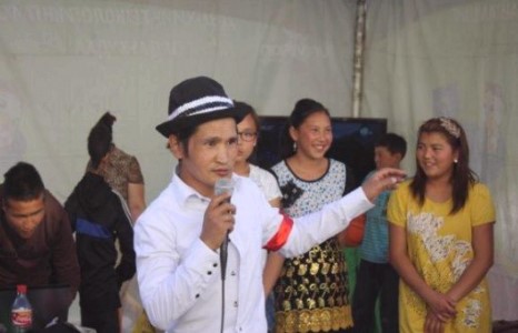 Жүжигчин Нураа хүүхдүүдийн өмнө нүцгэлэв