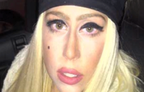 Леди Гага үсээ хусчээ