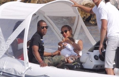 Бейонси: Хүүхдийнхээ живхийг солих ч аз жаргал