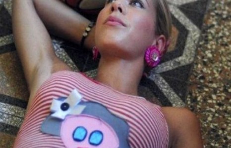 Халуухан тэгээд сагсан бөмбөгч Antonija Mišura