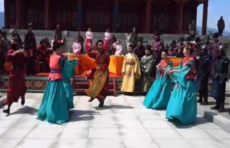 Солонгосчууд Монголчуудыг доромжилжээ.