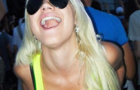 Нийгмийн сүлжээний охид