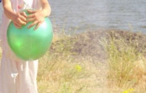 Хүүхэлдэйн киноны нүдтэй хөөрхөн украин охин