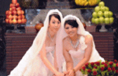 Буддын ёсоор гэрлэсэн анхны ижил хүйстэн