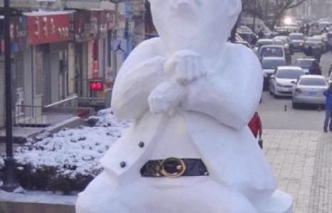 PSY-г цасаар урлажээ