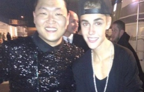   PSY ЖАСТИН БИБЕРИЙН АМЖИЛТЫГ ЭВДЭВ 