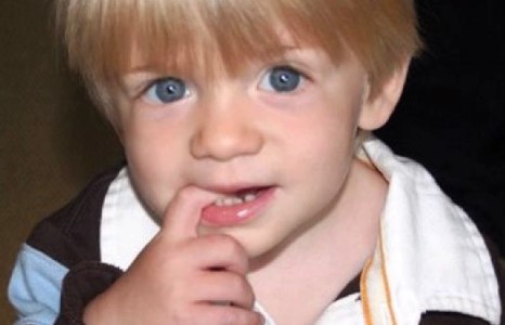 2 настай авъяаслаг бүжигчин