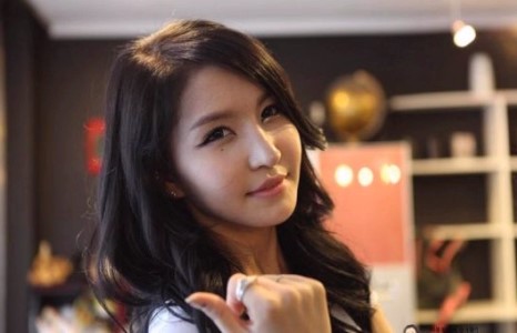 Lee lyulin Гэрэлцэцэгийн дүү мөн үү?