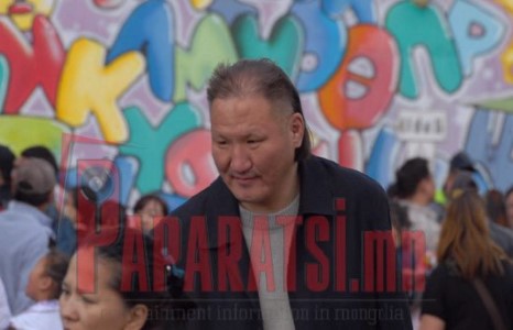 Арго дэлхийг аварсан хэмээн бурж байна, та минь ээ