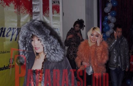 “Extacy” хамтлаг эрэлттэй байна