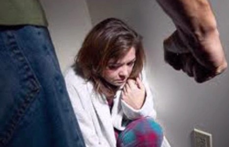 Хүчээр биеийг нь үнэлүүлэх үйлдэл давтагдсаар байна