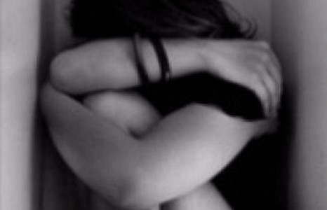 Насанд хүрээгүй охид мансуурч байгаад баригджээ