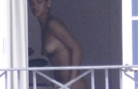 ШАЛДАН РИАННА ПАПАРАЦЦИ НАРЫН НҮДЭН ДЭЭР...