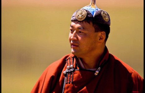 А.Сүхбат : Би яаж ч явж байсан хэзээч “хасаг” хүүхэнтэй орооцолдохгүй