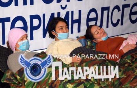 Хүүхэд уйлахаараа, хөгшид үхэхээрээ, МАХН-ынхан өлсөхөөрөө