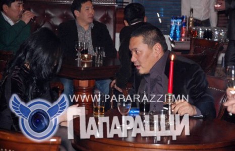 Гитарчин Өөжгий хайраа олов уу?