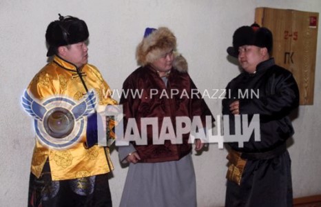 “Гурван бүдүүн” Солонгосыг зорино