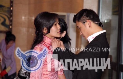  “Энгэрээ битгий сул тавиарай” 