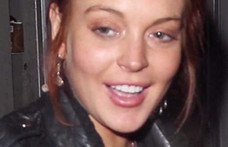 ЛИНДСИ ЛОХАН НАЙЗ ЗАЛУУГАА БУЦААЖ АВААД, АЛХАМ Ч ХОЛДУУЛАХГҮЙ БАЙНА 