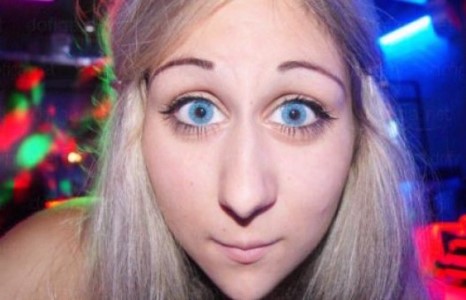 Зүгээр байсан уруулаараа тоглох юм даа