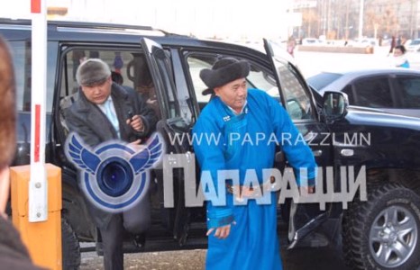 Цэнхэр дээлээ