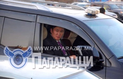 Гомдсон сэтгэл нэг хундагаар ...