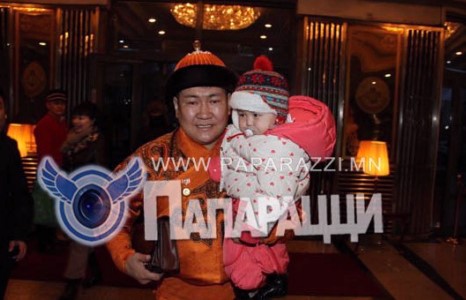 Бооёо цолны мялаалгаа хийлээ