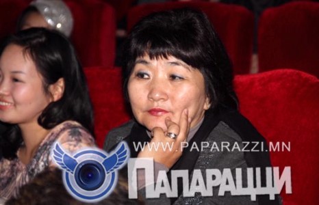 Д.Арвин уйдаж байна.