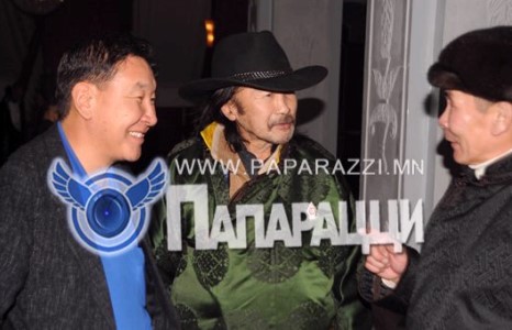 “Урт үс, гитараасаа хэзээ ч салахгүй...”