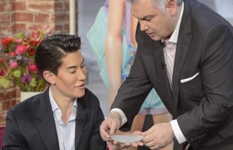 Хүүхэлдэйн амилсан дүр болохын тулд 100 мэс засалд 100 мянган доллар зарцуулжээ