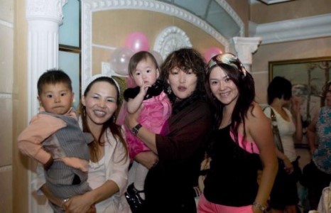 Поп хатагтай нар “гялалзаж” явсан нь... 