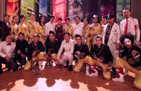 “Х-Түц”-ийнхэн Дорно дахины жүжигт дурлажээ