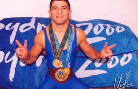 Олимпийн хошой аварга өлсгөлөн зарлалаа