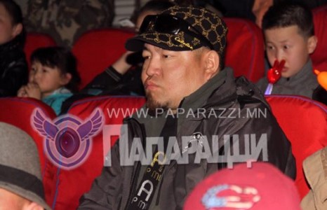 “Lumino” хамтлагийн МС анх удаа нүдний шилгүй