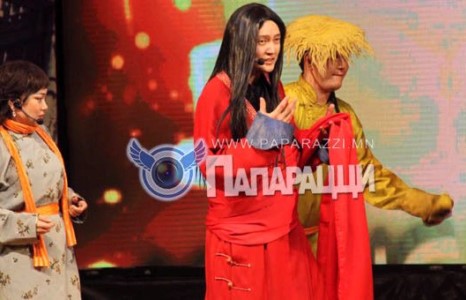 “Х Түц”-ийн “Папараци” тоглолт “маналзаж” байна 